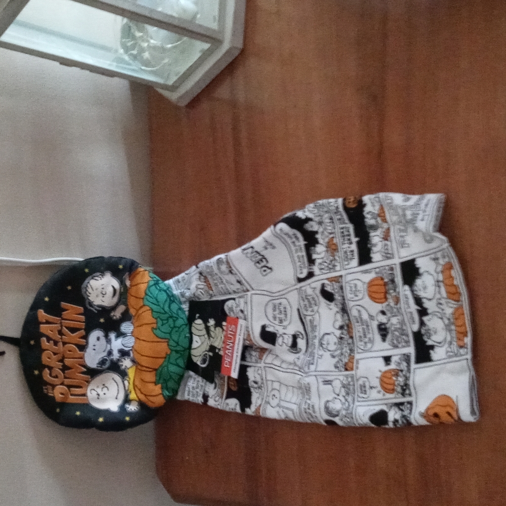 Snoopy Halloween hanging towel